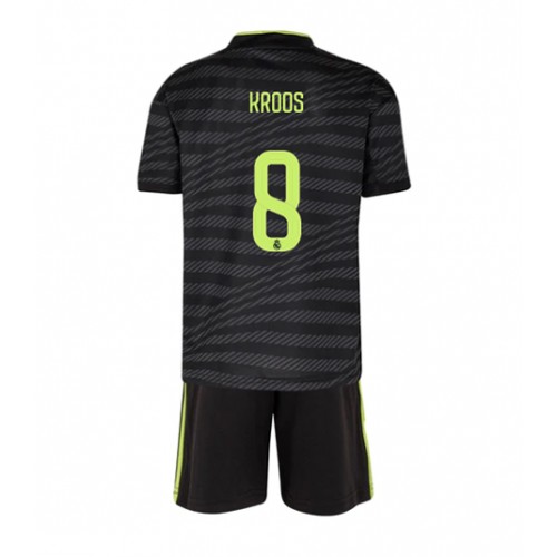 Real Madrid Toni Kroos #8 Tredjedraktsett Barn 2022-23 Kortermet (+ Korte bukser) Real Madrid Toni Kroos #8 Tredjedraktsett Barn 2022-23 Kortermet (+ Korte bukser)